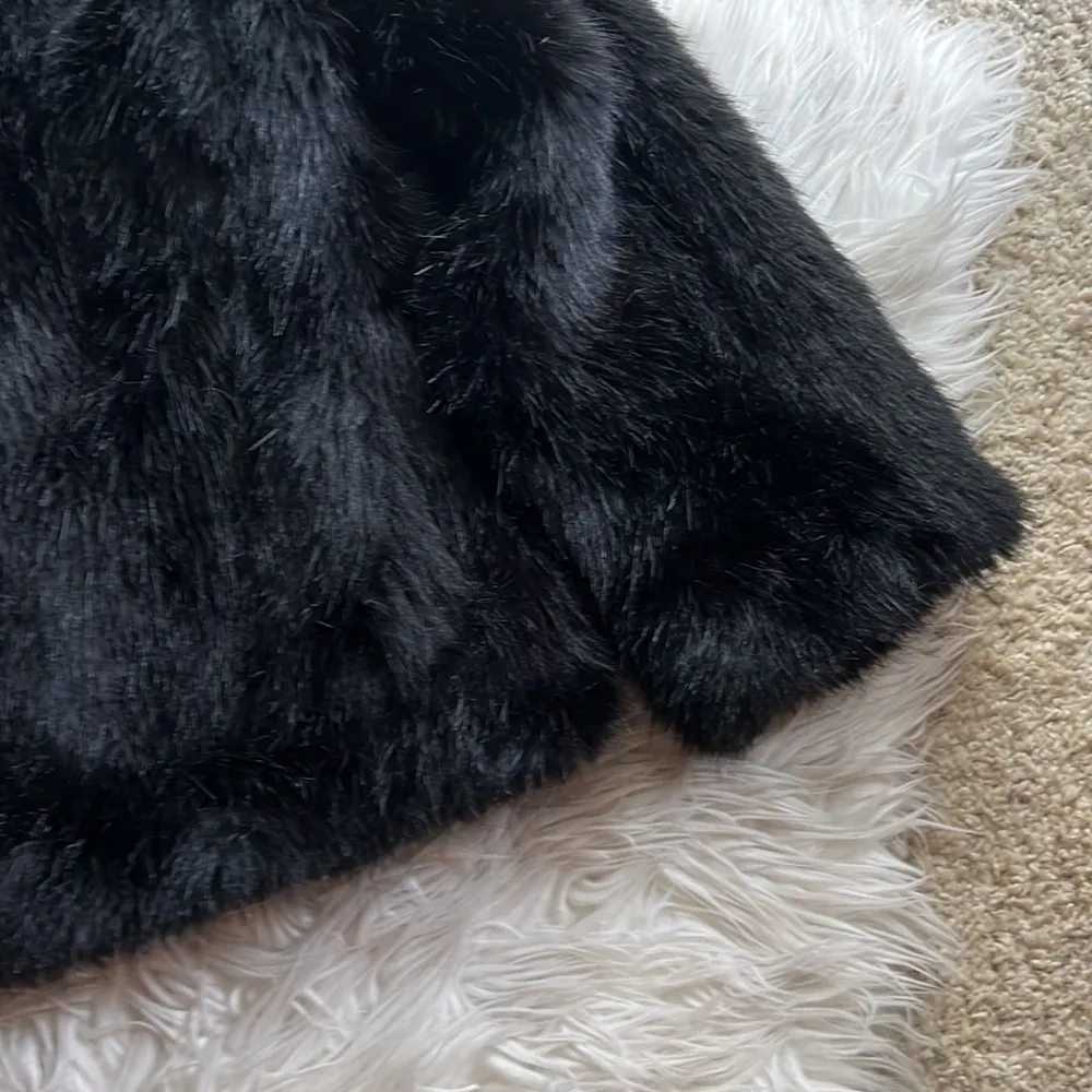 AINEA Italian black faux fur coat with contrast trim - Image 6