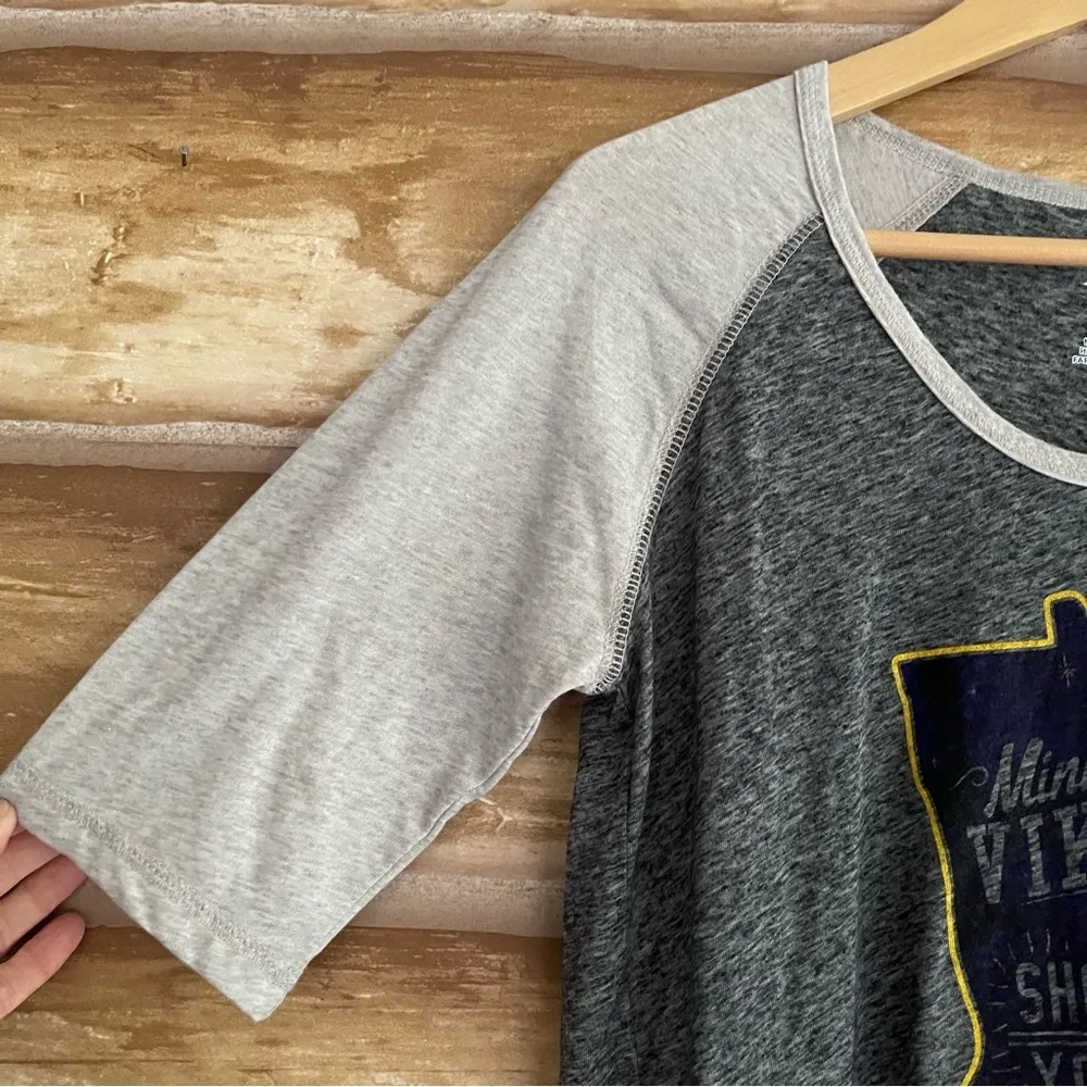 Majestic Minnesota Vikings “Show Your Horns” raglan sleeve ringer tee size large - Image 5