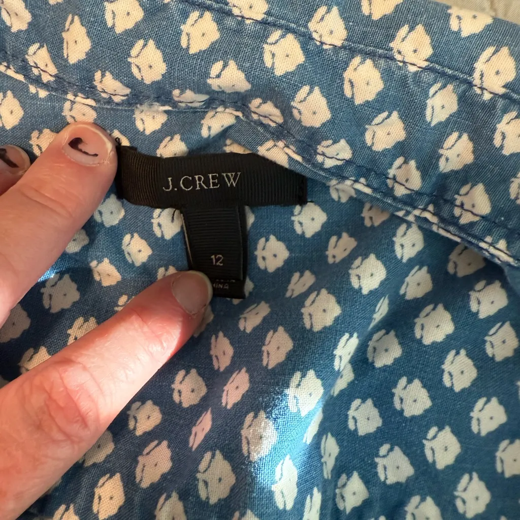 J. Crew Blue and White Patterned Button-Up Shirt - Image 11