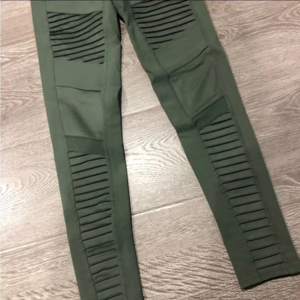 Alo Yoga Jungle Green Moto Gym Workout Leggings Small - Image 4