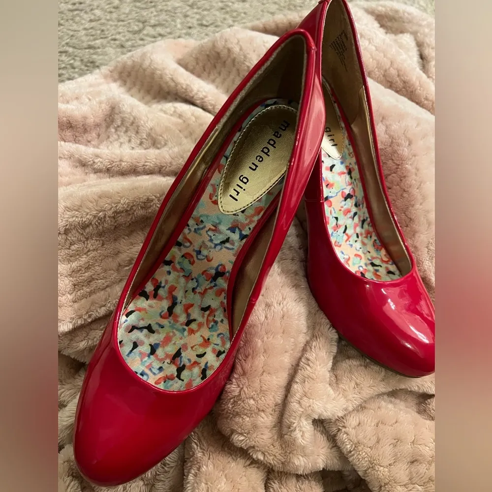 Madden Girl Candy Apple Red Patent Leather Heels Shoes - size 8 - Image 2