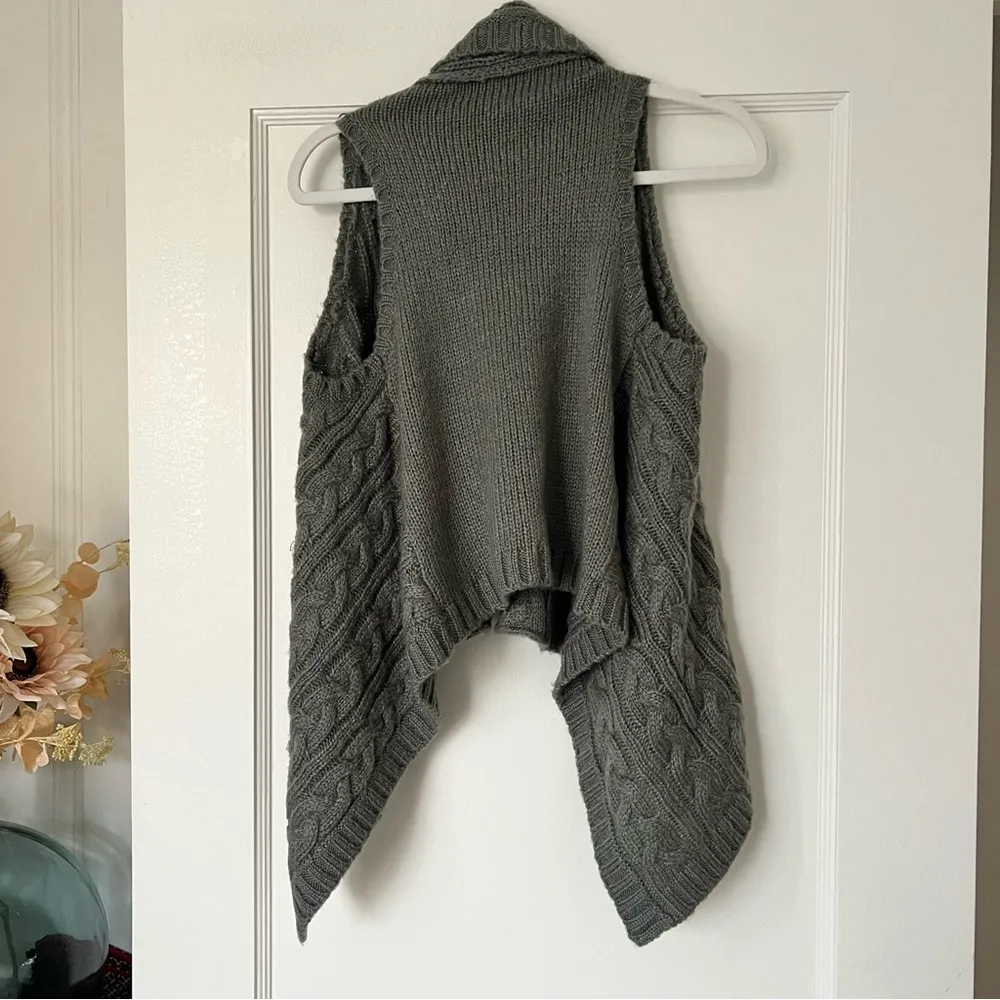 Loft Grey Cable Knit Open Cascade Sweater Vest XS/S EUC - Image 3
