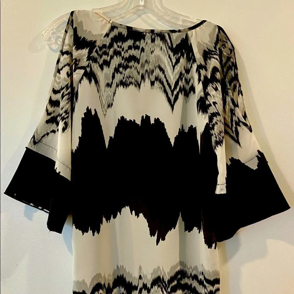 Glam 3/4 Sleeve Black and White Fluid Patterned Dress Size S. - Image 3