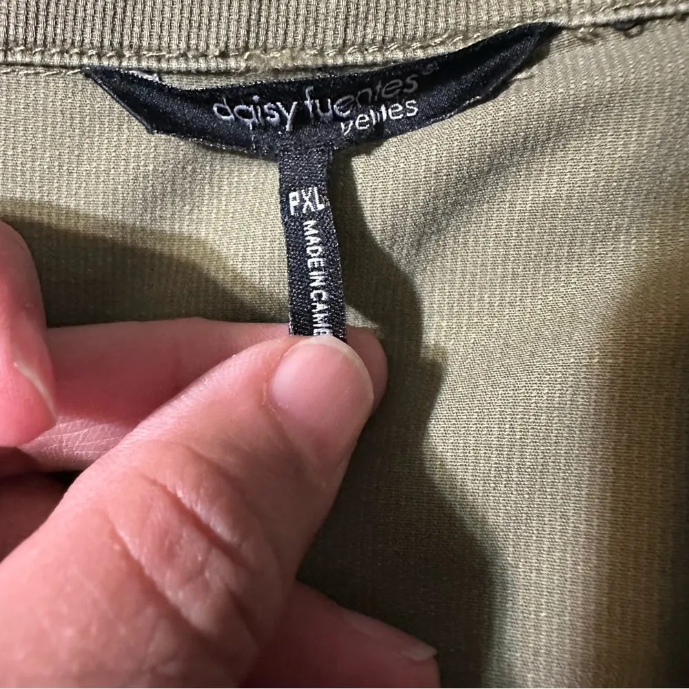 Daisy Fuentes women's PXL military green Utility Jacket - Image 6