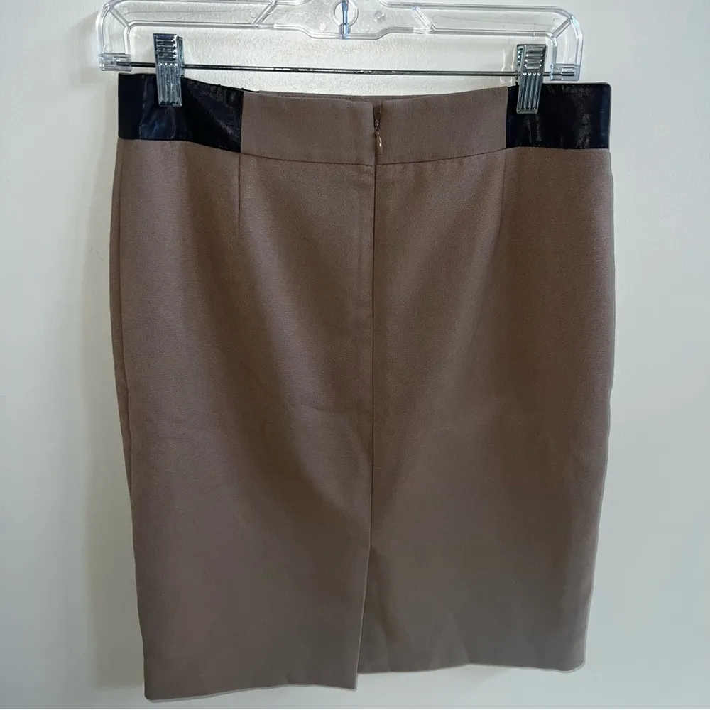 Anne Klein skirt tan with brown faux leather trim - Image 6