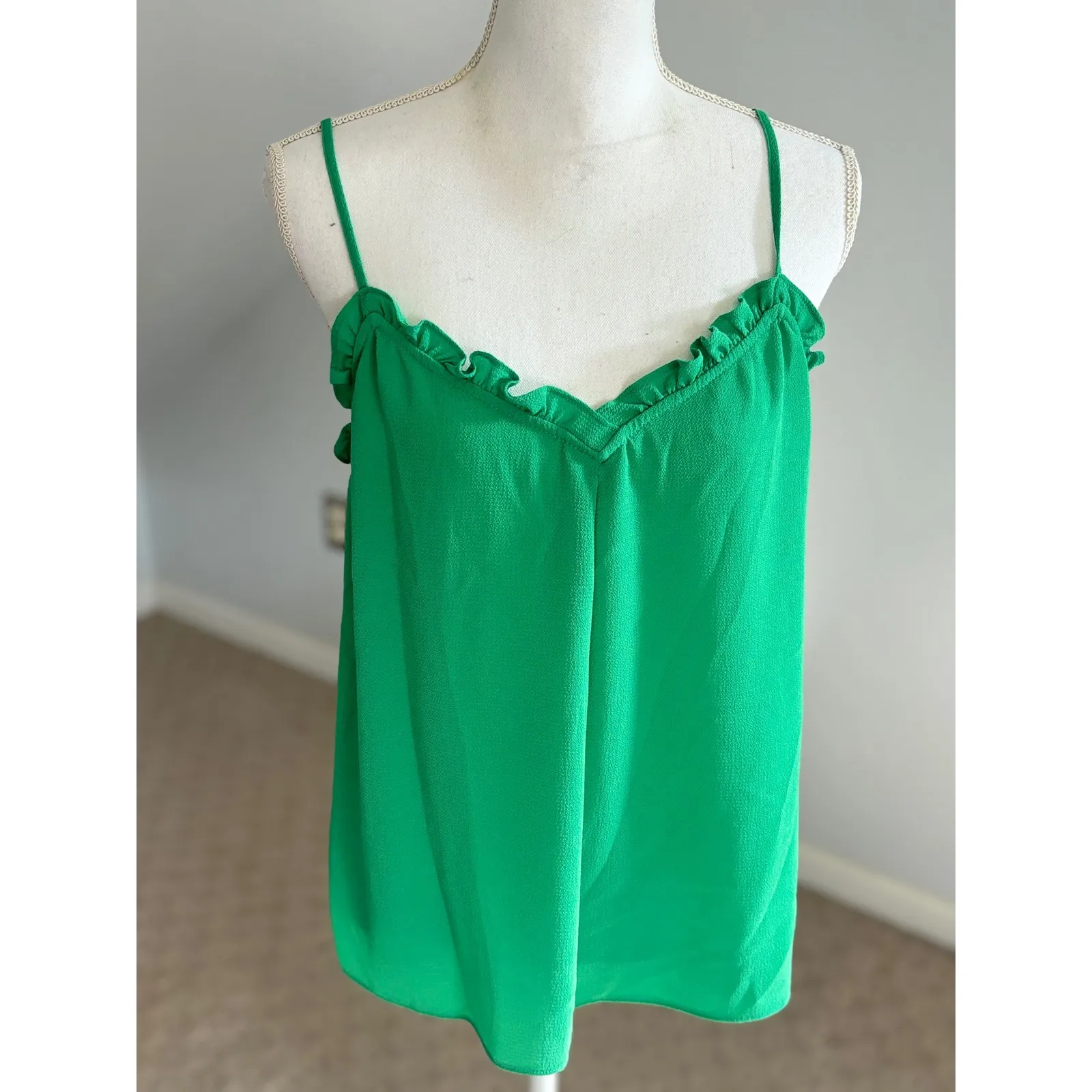 1. STATE Green‎ Cami Top Ruffle Trim Sleeveless Casual Tank Top Size L - Image 2