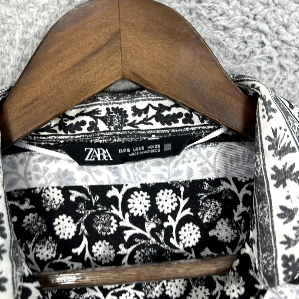 Zara Button Up Top Womens Small Black Satin Ditsy Floral Long‎ Sleeve Boho Artsy - Image 3