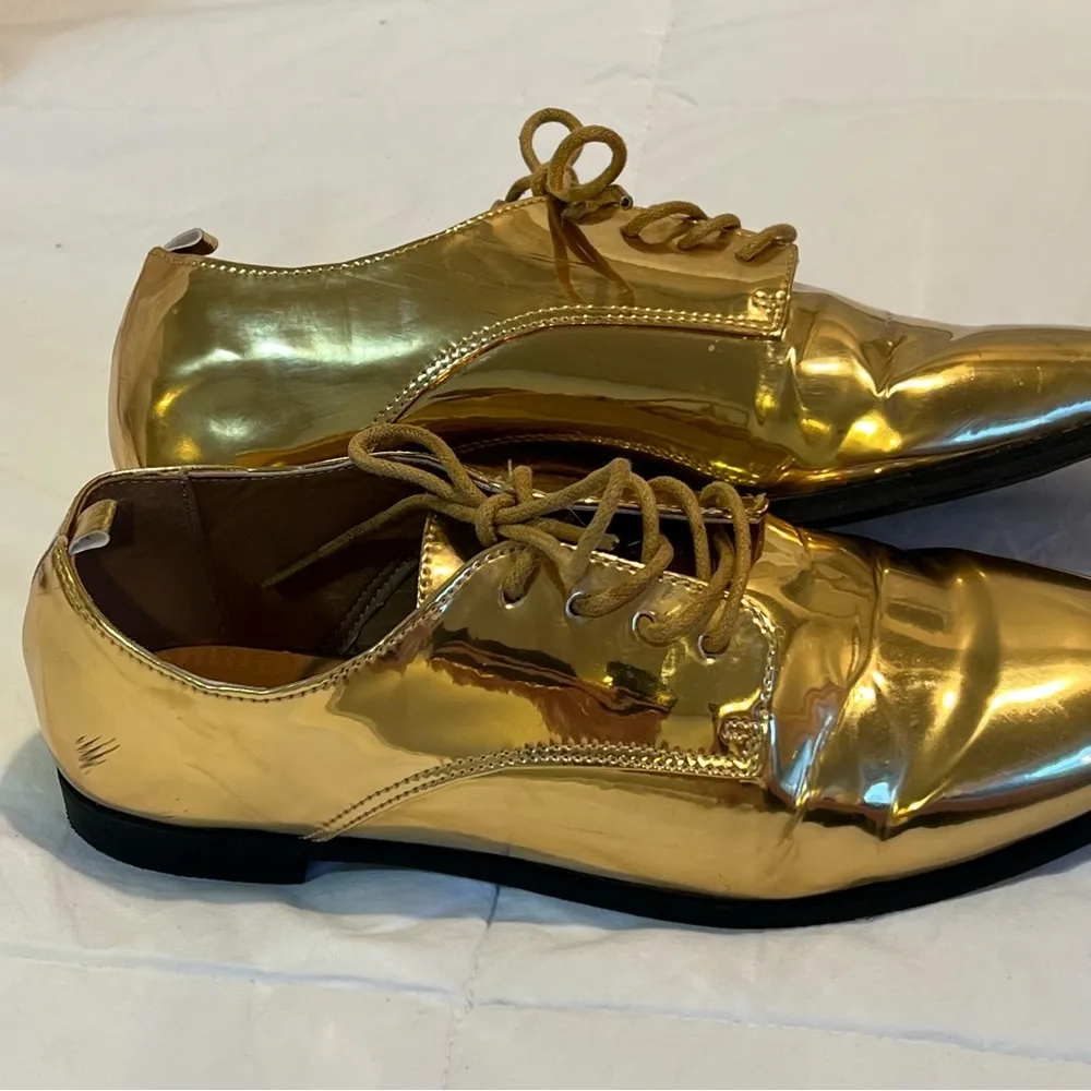 junior gold metallic lace up shoes size 7/8 - Image 7