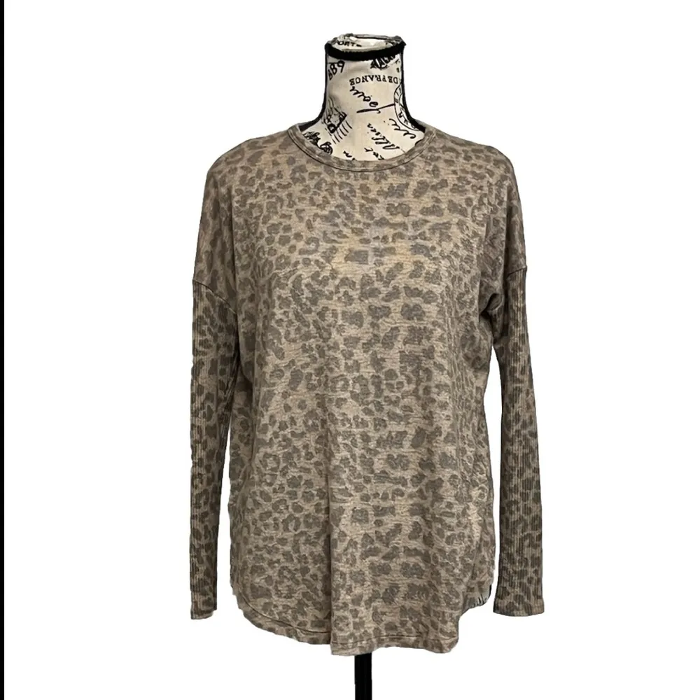 Buffalo David Bitton Leopard Print Long Sleeve Top XS – Granola Girl Soft Modest - Image 2