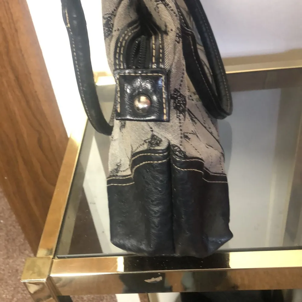 grey and black leather hand bag - Image 10