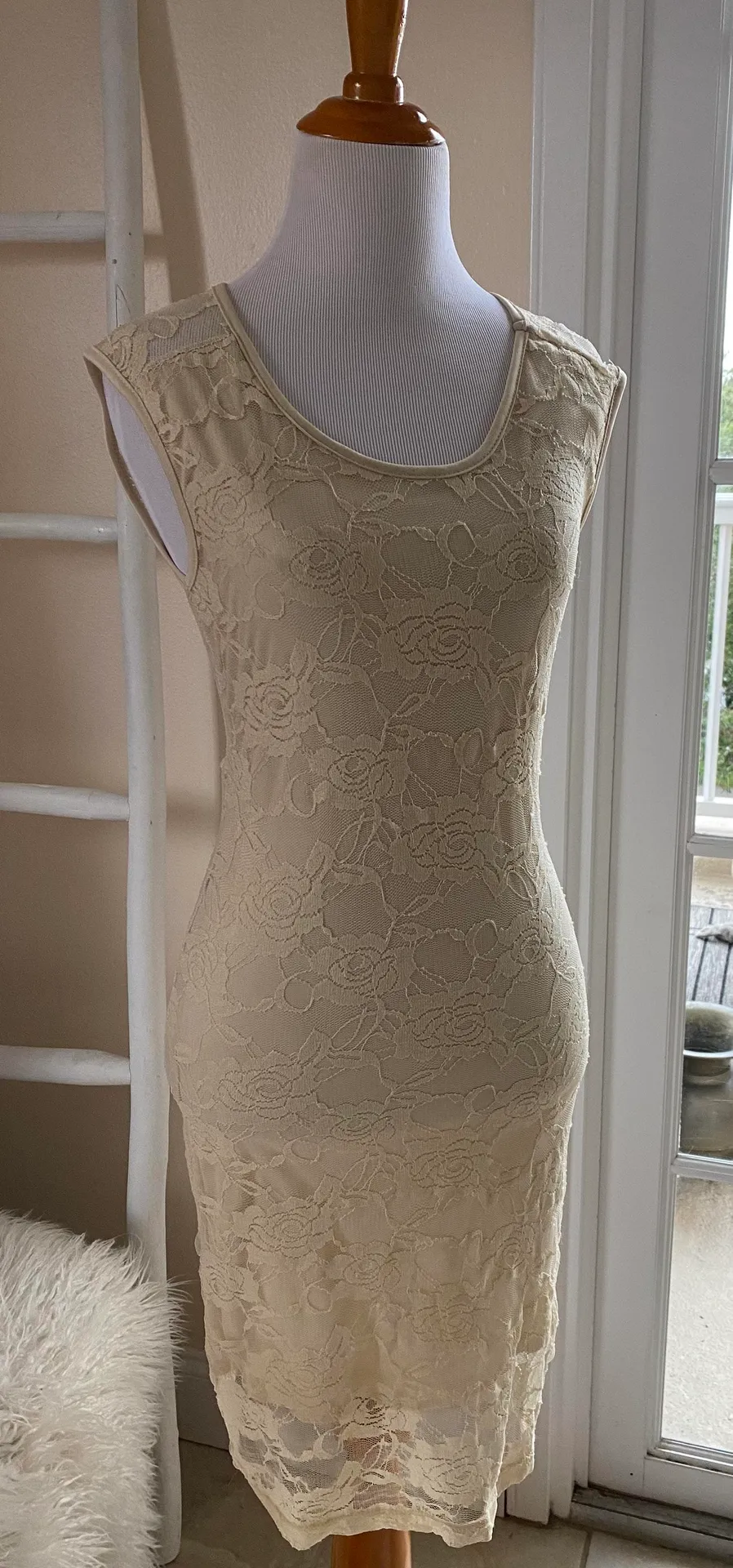 Beige bodycon dress - Image 5