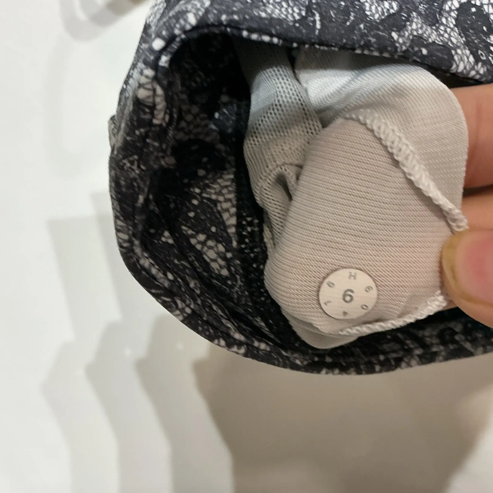 Lululemon Black Floral Both Ways Sports Bra Sz 6 - Image 5