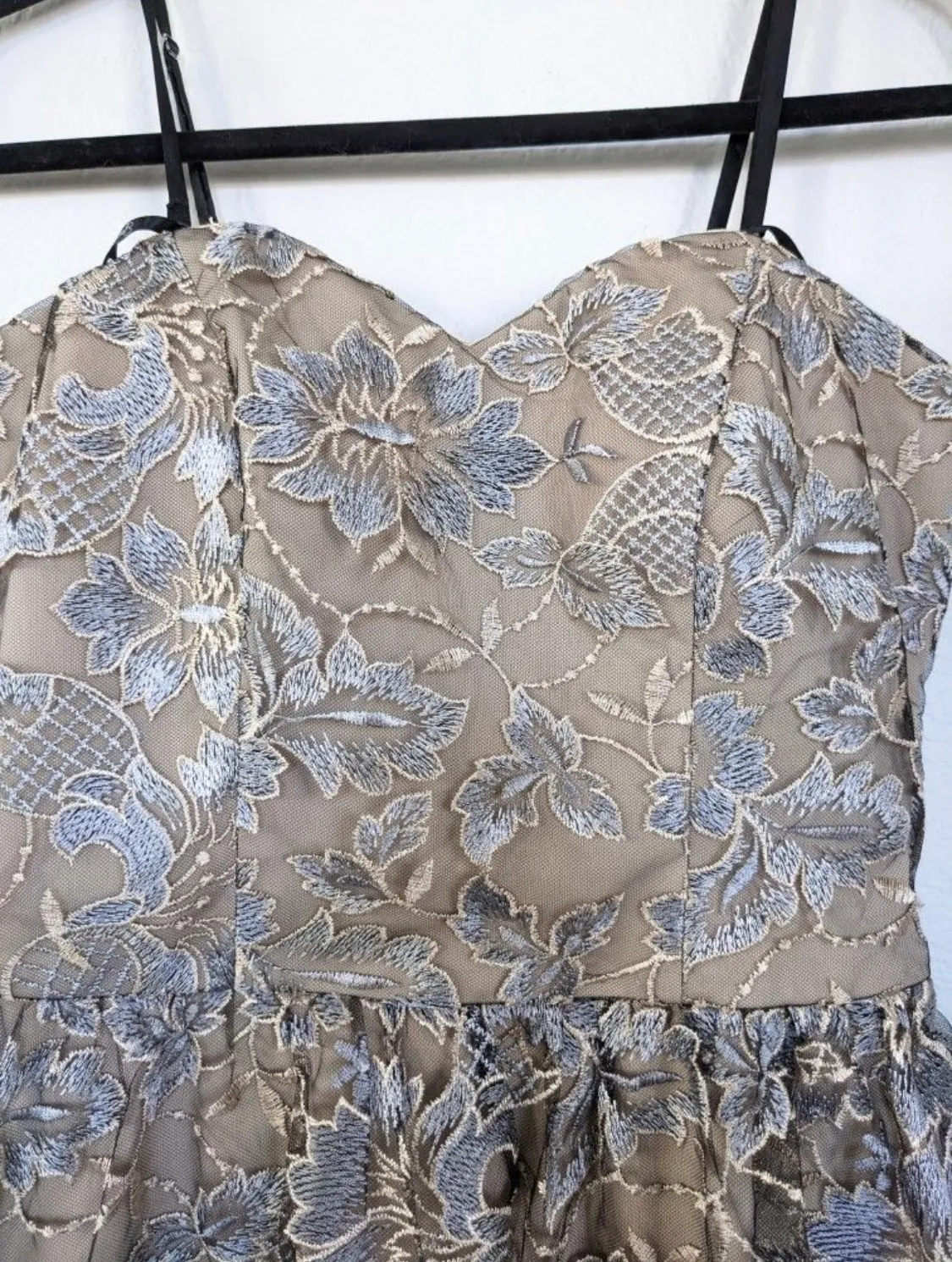Xtraordinary Embroidered Floral and Lace Mini Dress, Silver and Nude, Junior 11 - Image 4