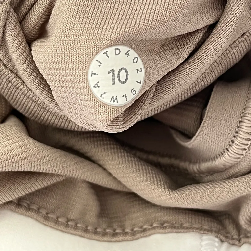 Lululemon Hotty Hot Shorts White 10 tall - Image 9