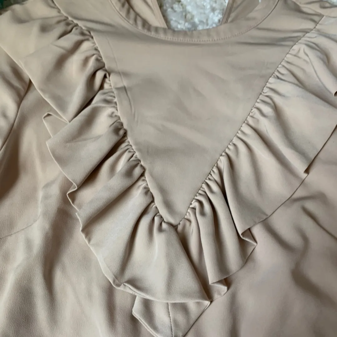H&M Beige Ruffle Long Sleeve Blouse - Image 3