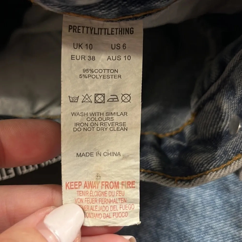 Pretty Little Thing Vintage Wash Distressed Longline Shorts Size 6 NWT - Image 7