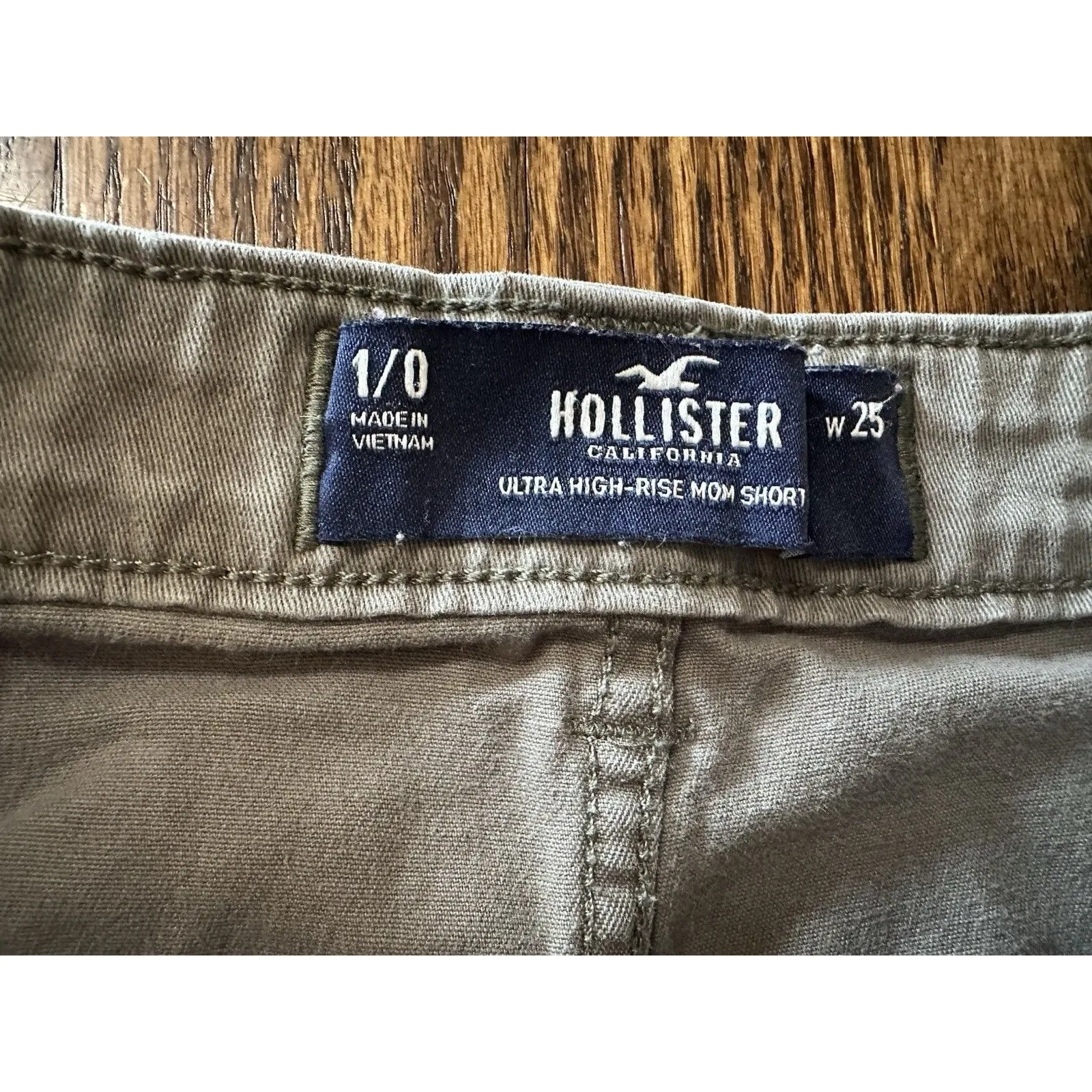 Hollister Cotton Ultra High Rise Mom Short Size 25 Olive Green Cargo 3” Inseam - Image 2