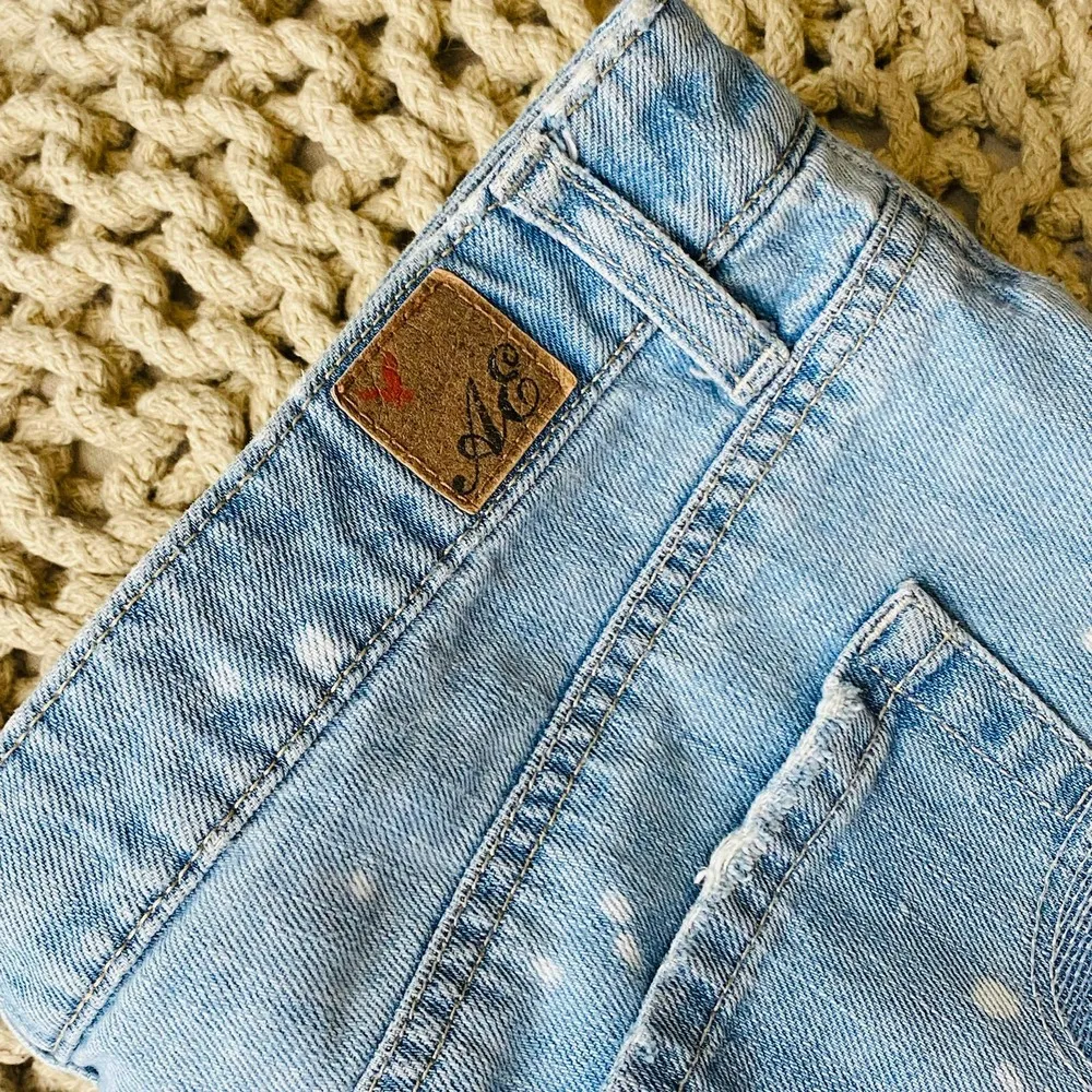 American Eagle Mid Rise Cut Off Raw Hem Short Distressed Bleached Tie Dye Size 6 - Image 10