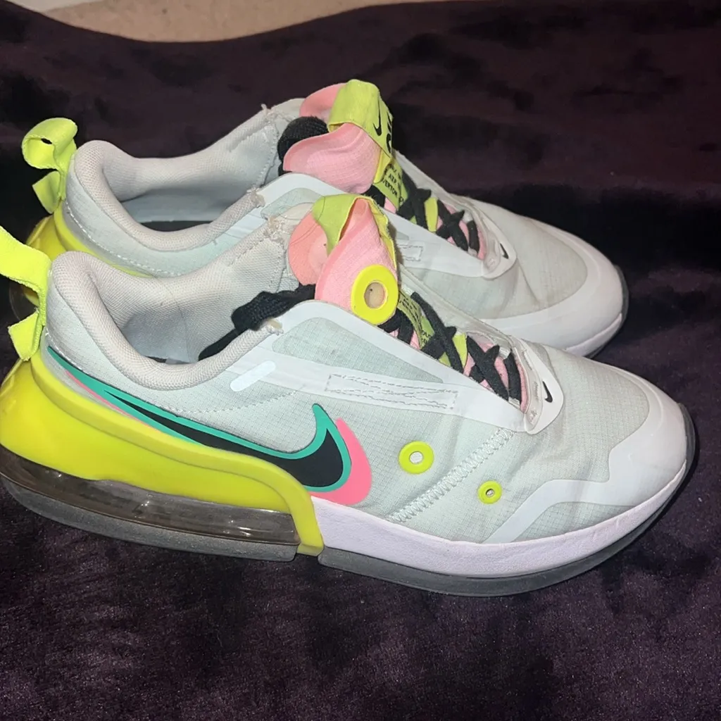 Nike White and Neon Pink Sneakers - Image 2