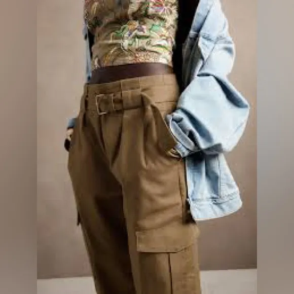 Banana Republic Voyage Cargo Pant Dark Khaki - Image 2