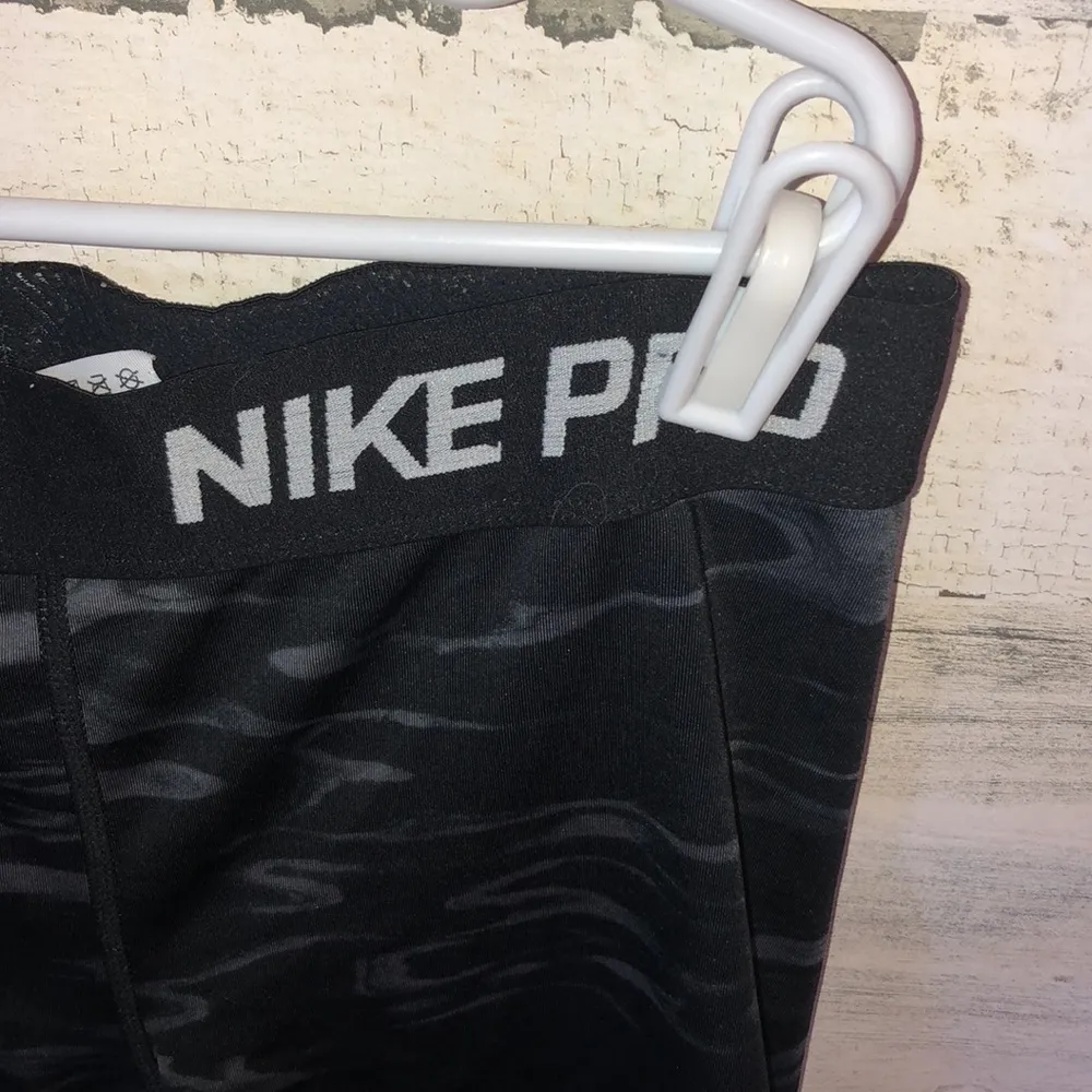 Nike spandex shorts nike long spandexs size small biker shorts gray shor… - Image 2