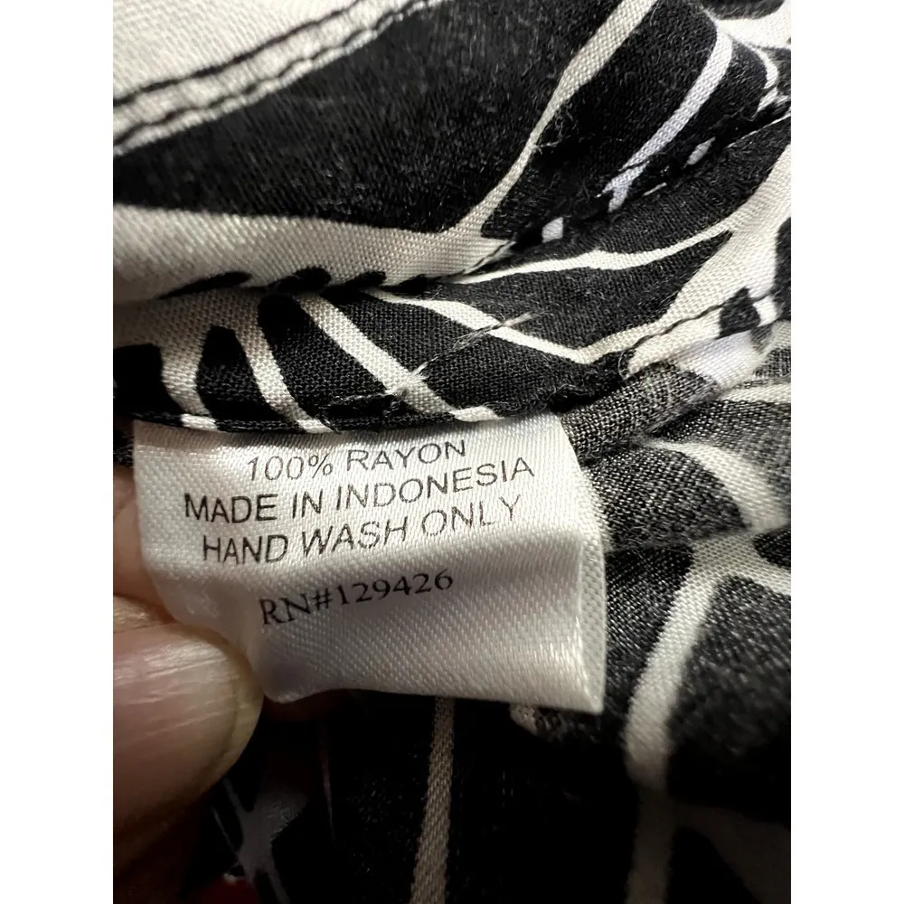 Escapada size large blouse black sleeveless with tassels and geometric print - Image 5