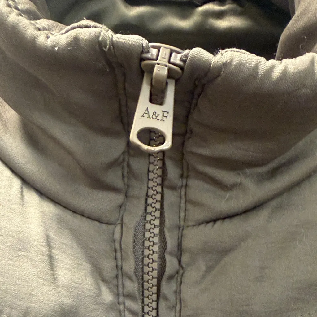 Abercrombie & Fitch Olive Puffer Jacket - Image 3