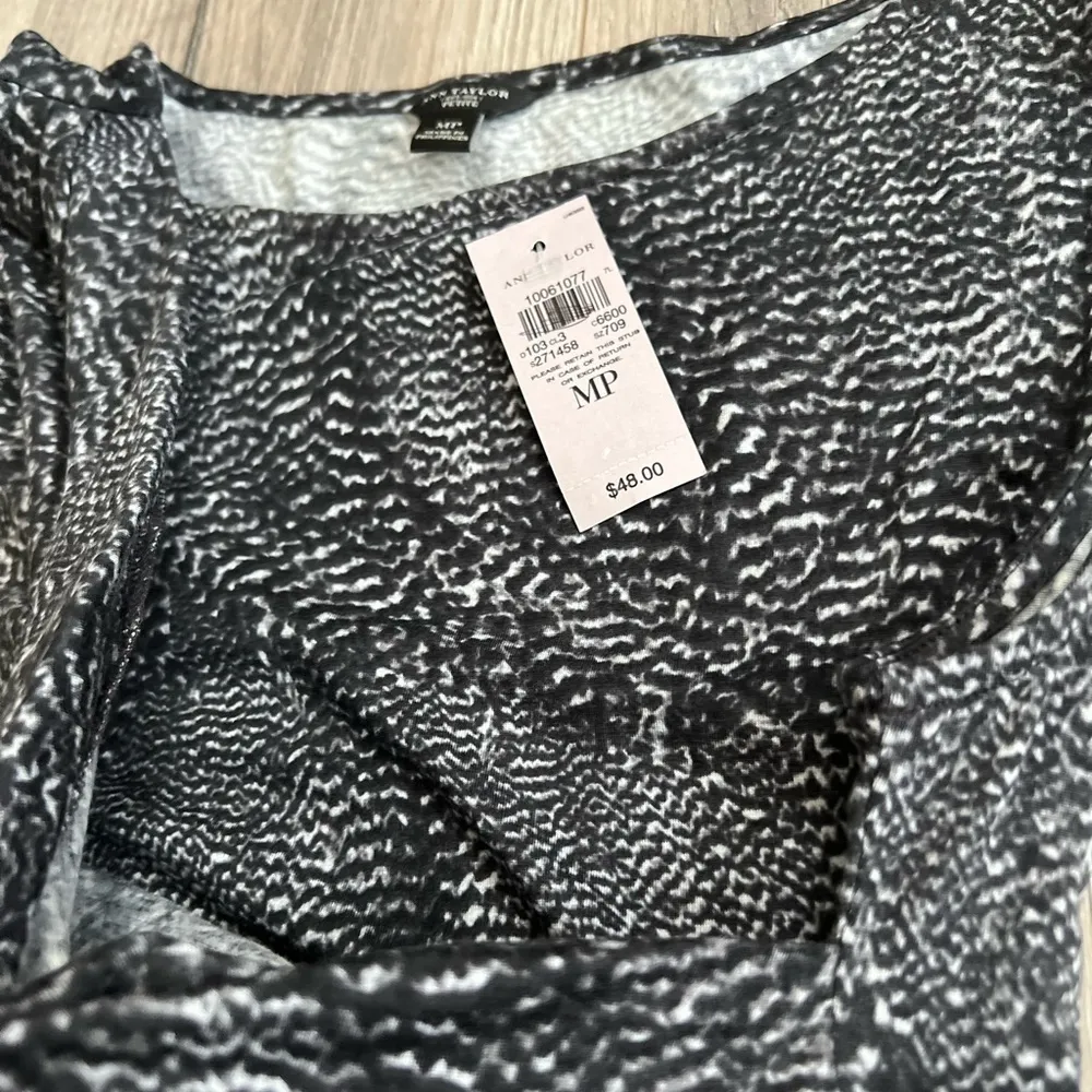 NWT Ann Taylor Petite Drapey Front Printed Tank Top | Black/White | MP - Image 3