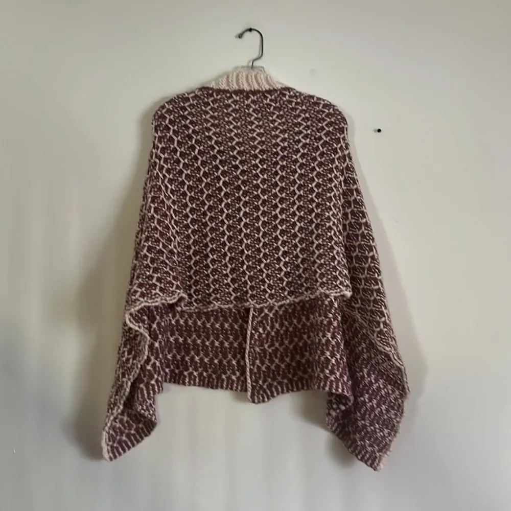 Simply Noelle knit poncho - Image 4