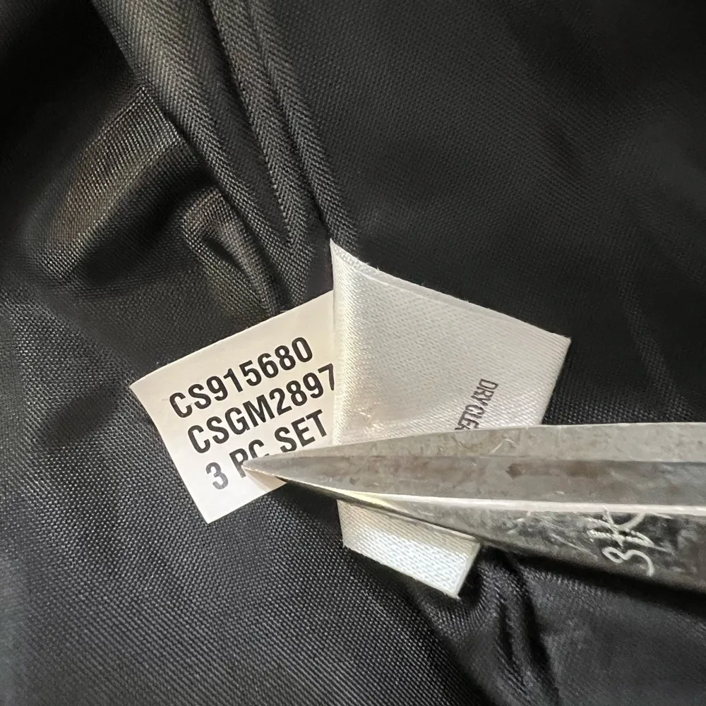 Calvin Klein Women's Gray Button-Front Blazer - Size 8 - Timeless & Chic - Image 5