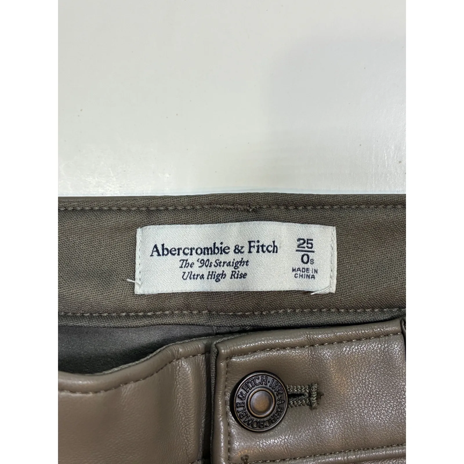 EUC Abercrombie‎ & Fitch 90s Straight Ultra High Rise Faux Leather Pants 25/0s - Image 4