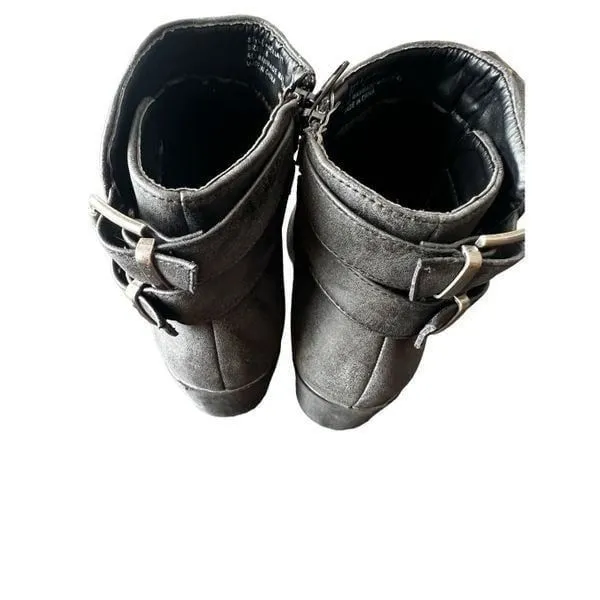 Twisted  black Booties Size 6 - Image 3