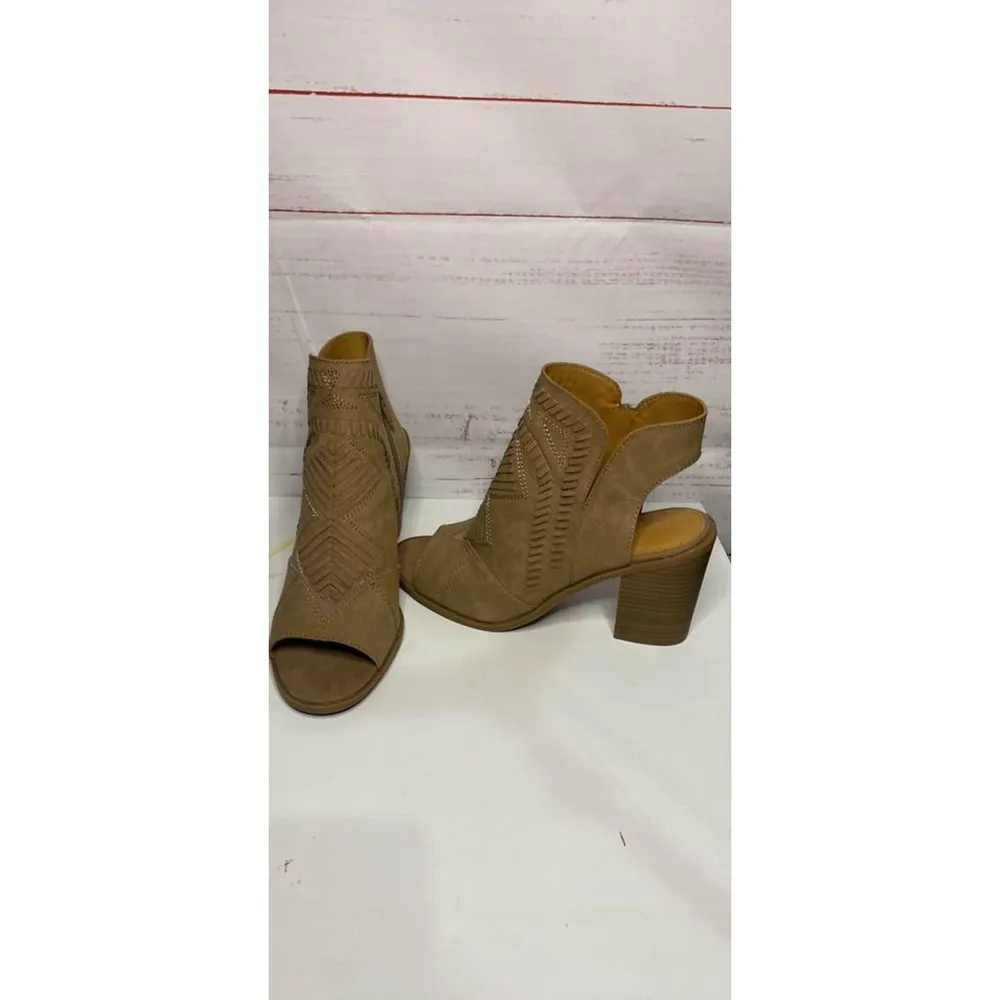 NWOT Universal Thread Women's Block Heel Booties US 7.5 - Image 2