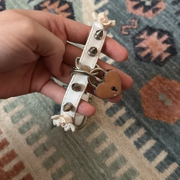 Faux Leather Studded Floral Choker Collar With Heart Locket and Key Pink - Image 3