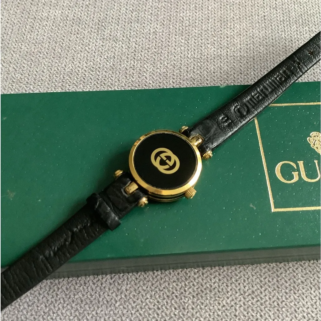 Ladies GUCCI 🖤SHELLY LINE💛 watch ❤️ - Image 6