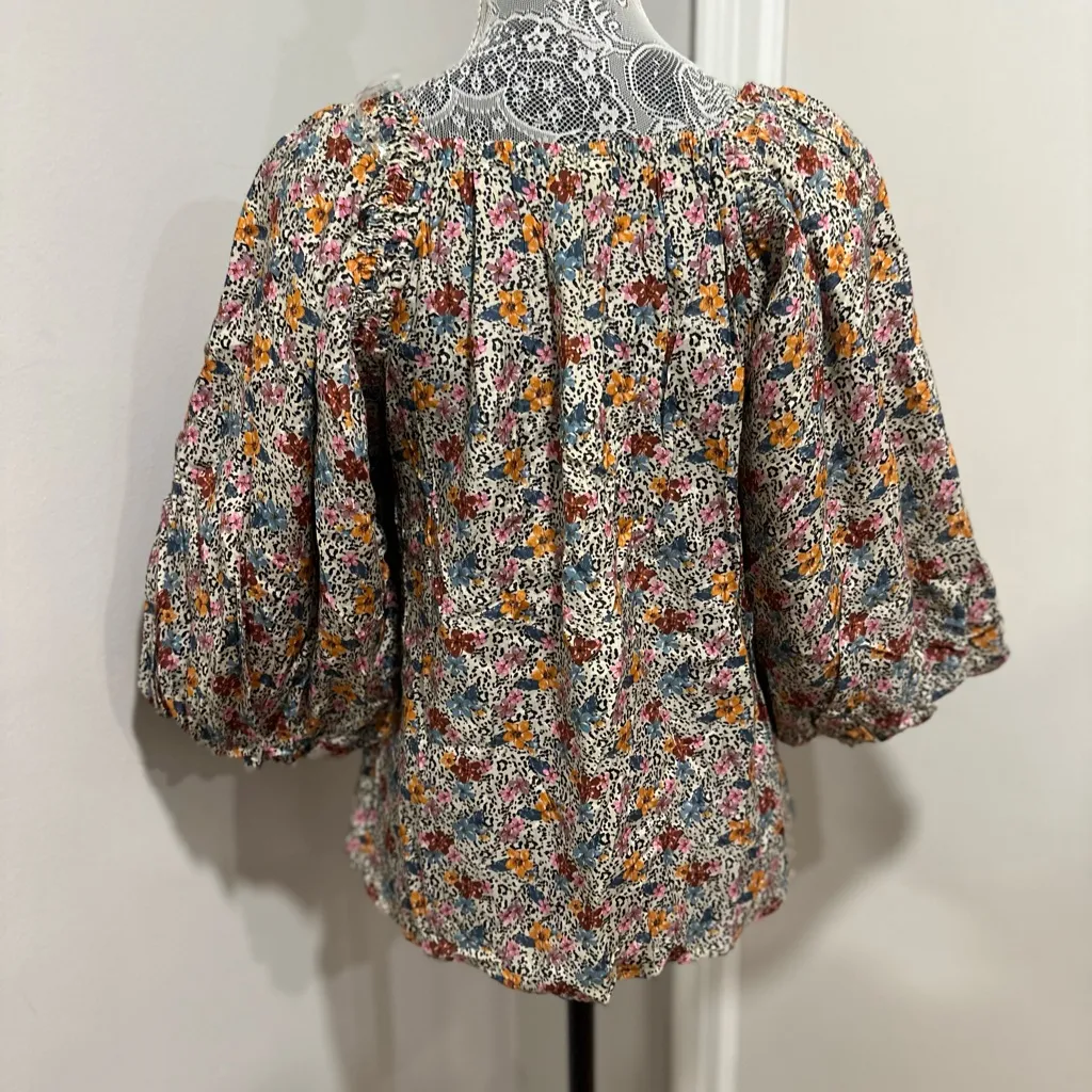 Entro Women’s Sz: M floral Lined large puff Balloon Sleeve Peasant Top. Cottage - Image 2