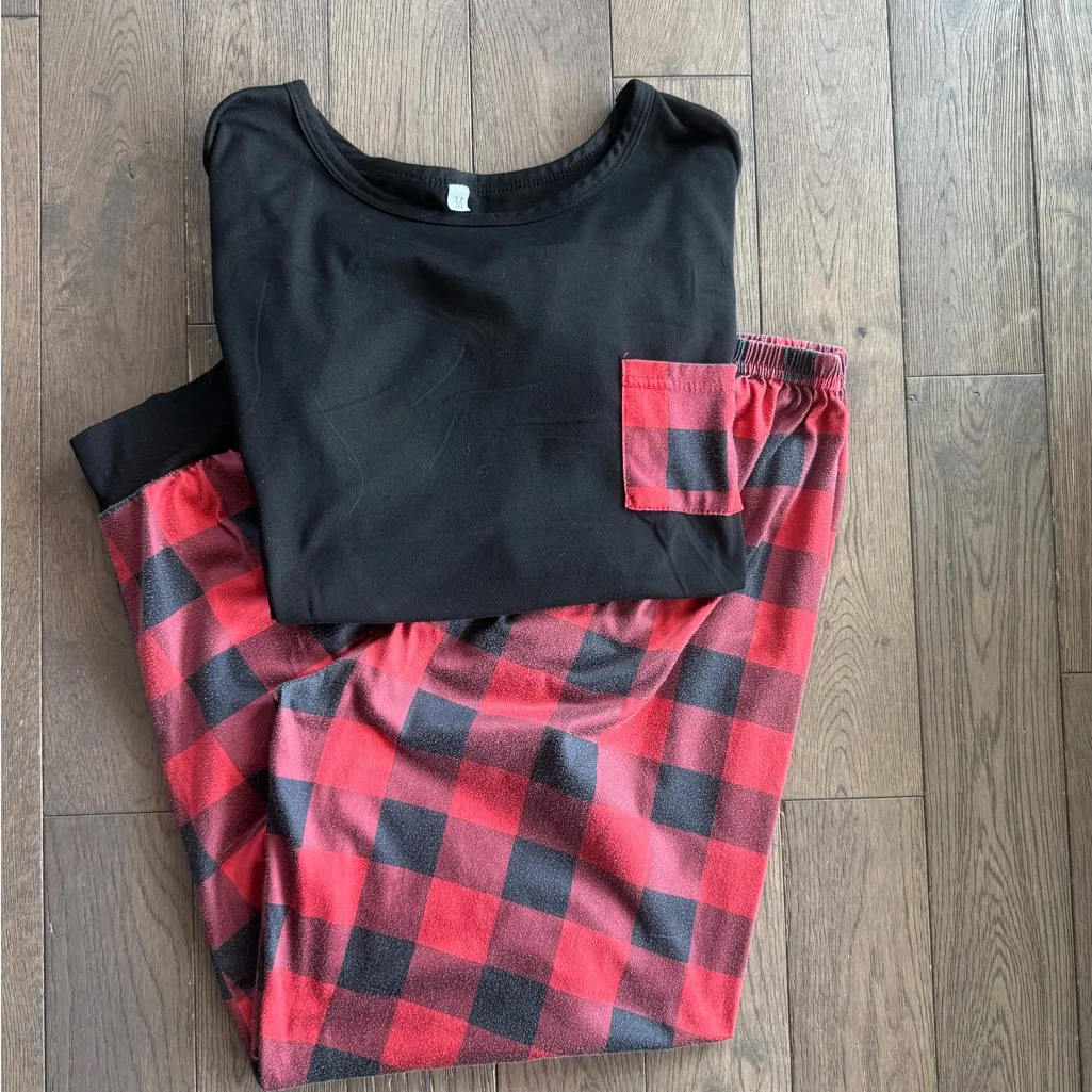 Black and Red Plaid Ladies Pajamas Size M - Image 11