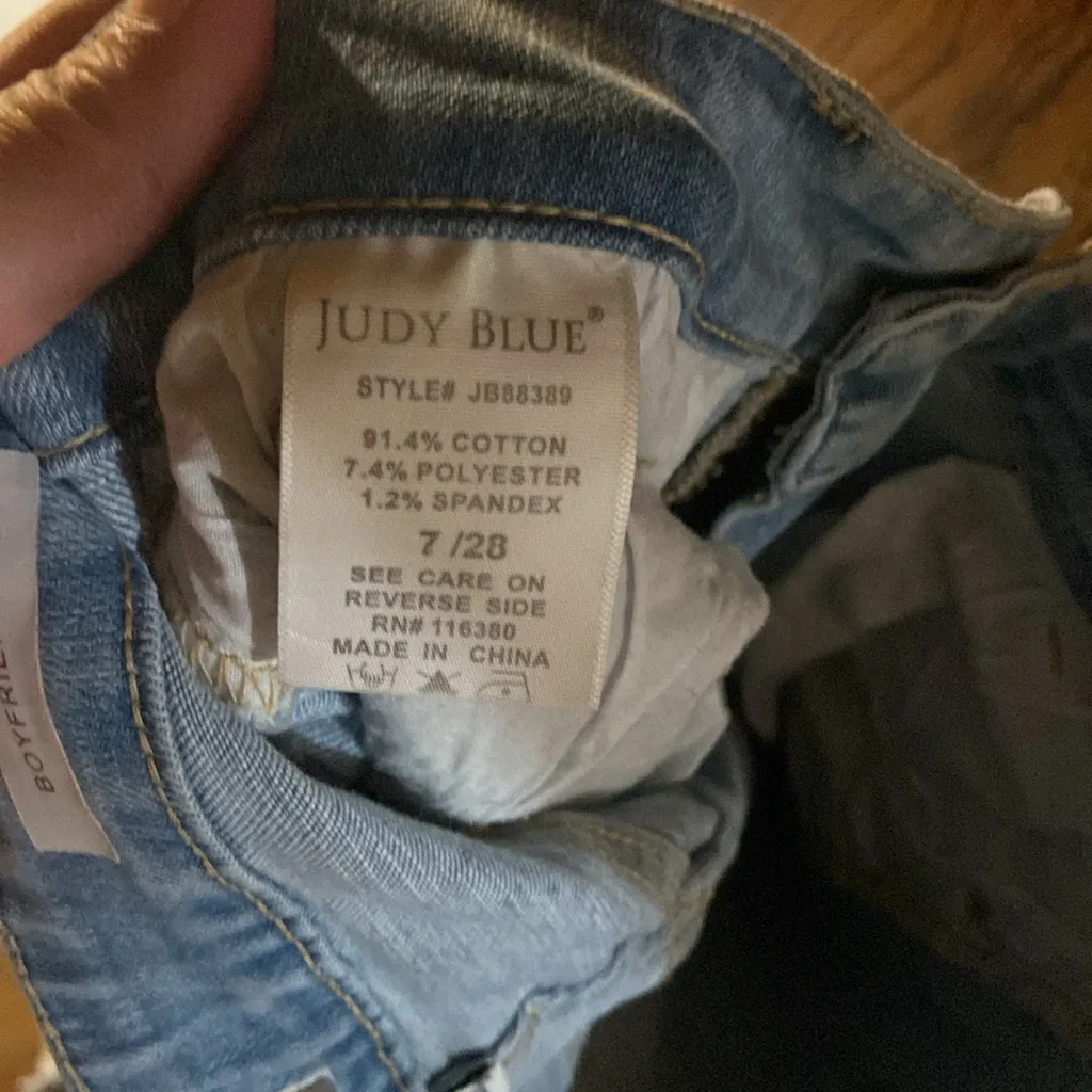 Judy Blue boyfriend jeans light wash frayed distressed Sz 28 - Image 7