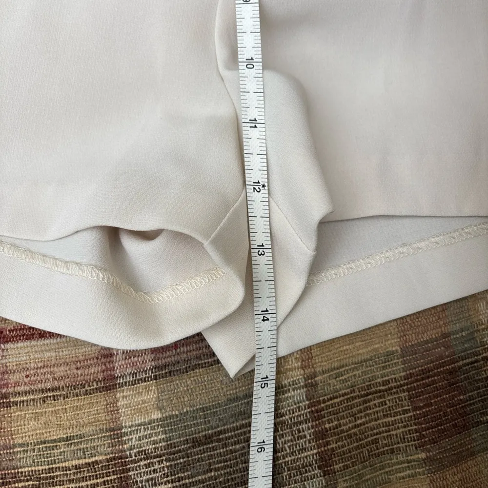 Cinq à Sept Cream High Waist Shorts with Lace Accent Size 8 - Image 4