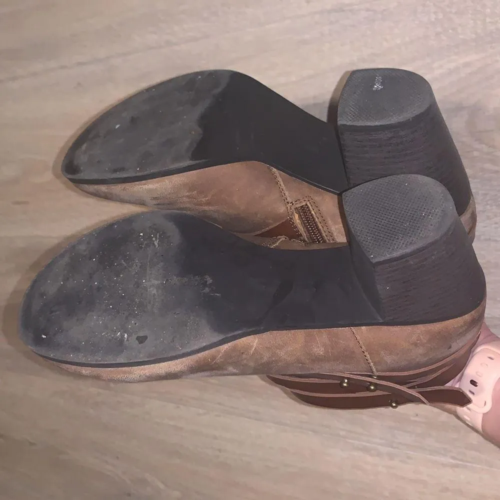Brown seude heeled western ankle boots Size 9 - Image 6