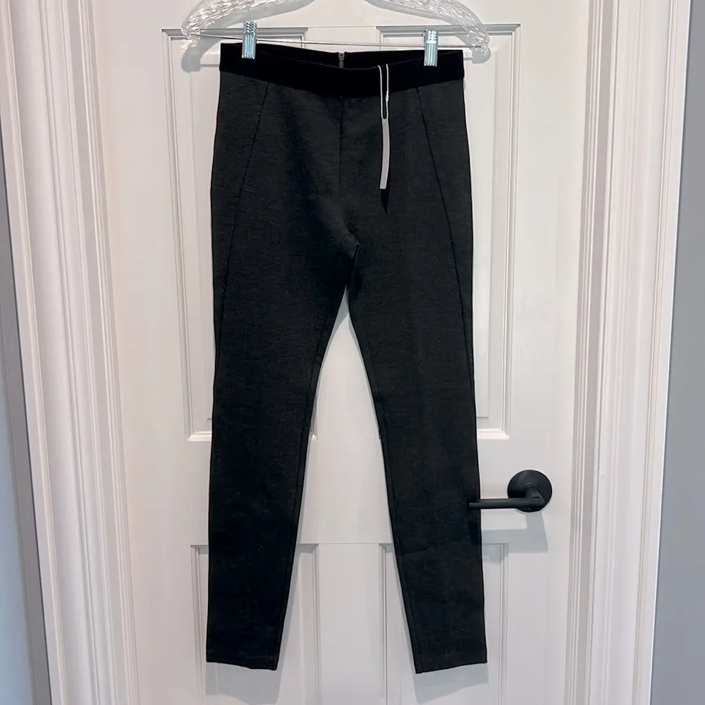 LILLA P NWT Back Seam Pant Charcoal Gray Black Leggings Exposed Zipper Small - Image 3