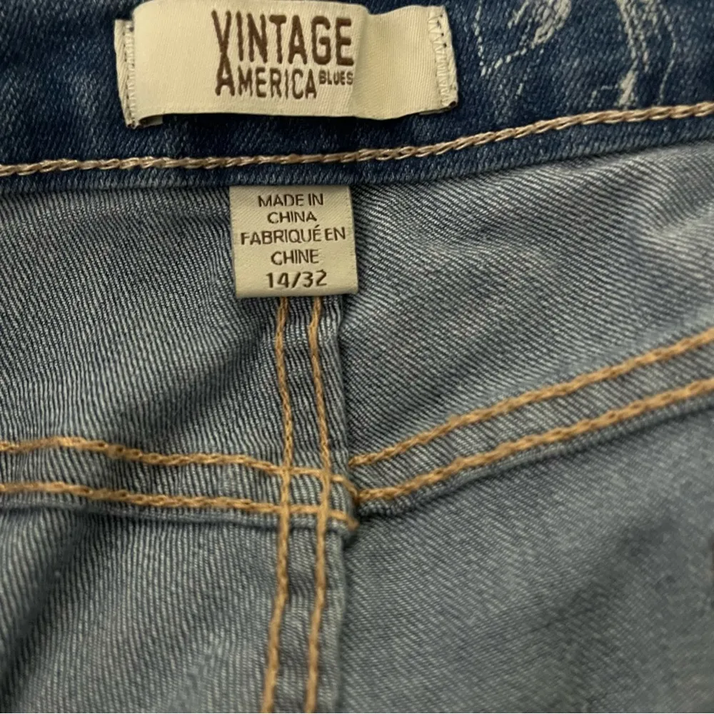 Vintage America Bestie Jean Short Embroidered Detail, Sz 14/32 Blue - Image 13