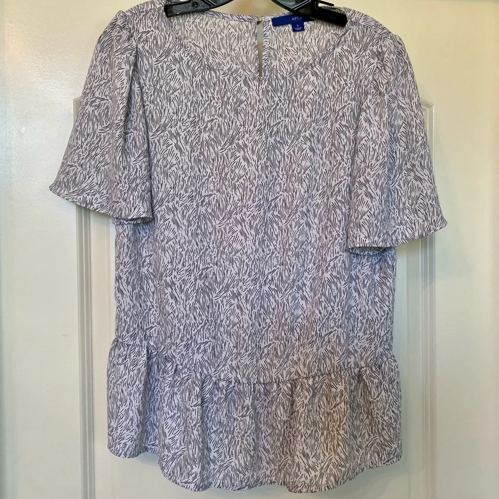 Adorable Women's Apt. 9® Ruffle Peplum Top - Brand new, never worn! 🤍🖤✨ - Image 6
