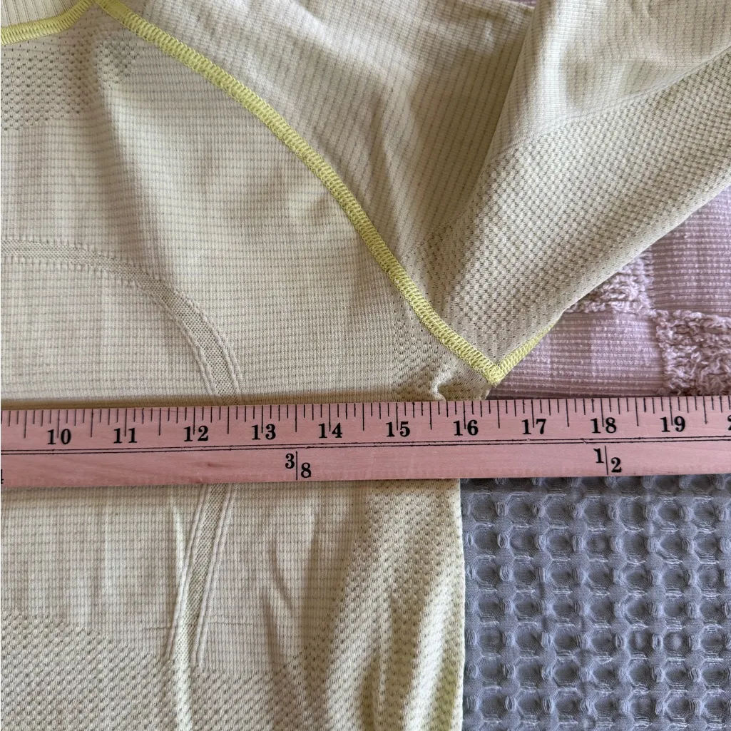 Lululemon Vent Tech Turtleneck Size 8 Yellow Long Sleeve Thumbholes Fitted - Image 4
