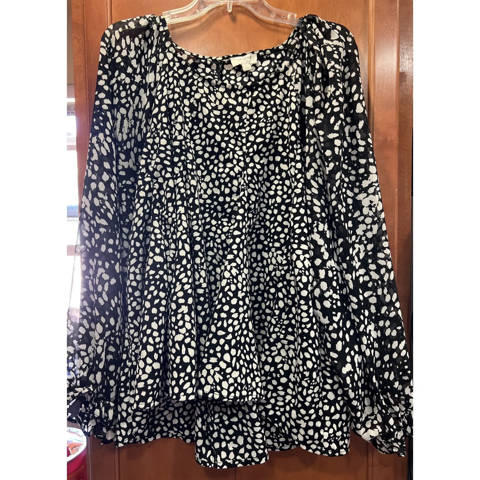 Umgee Women's Dalmation Print Balloon Ruffle SleeveTop Small - Image 5