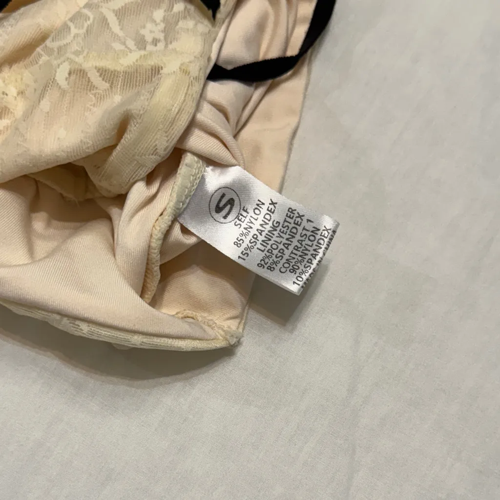 Elegant Lace Camisole with Black Accents - Image 8