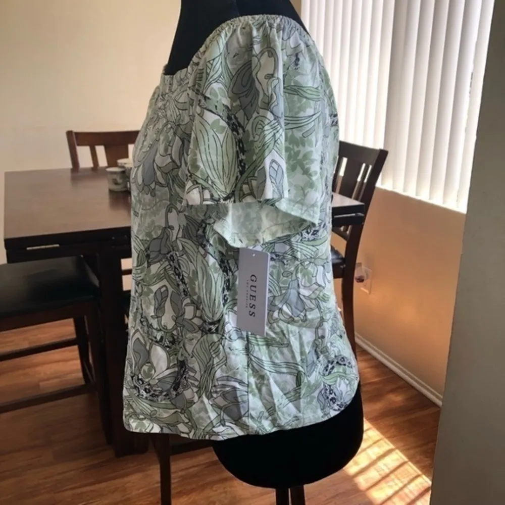 Guess  Womens Amore Pullover Blouse Gardenscuffy - Image 3