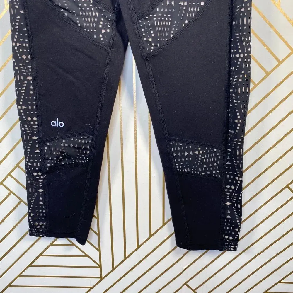 Alo Yoga Charm Capri‎ Leggings Cropped Laser Cut Mesh Stretch Black Size Small - Image 10