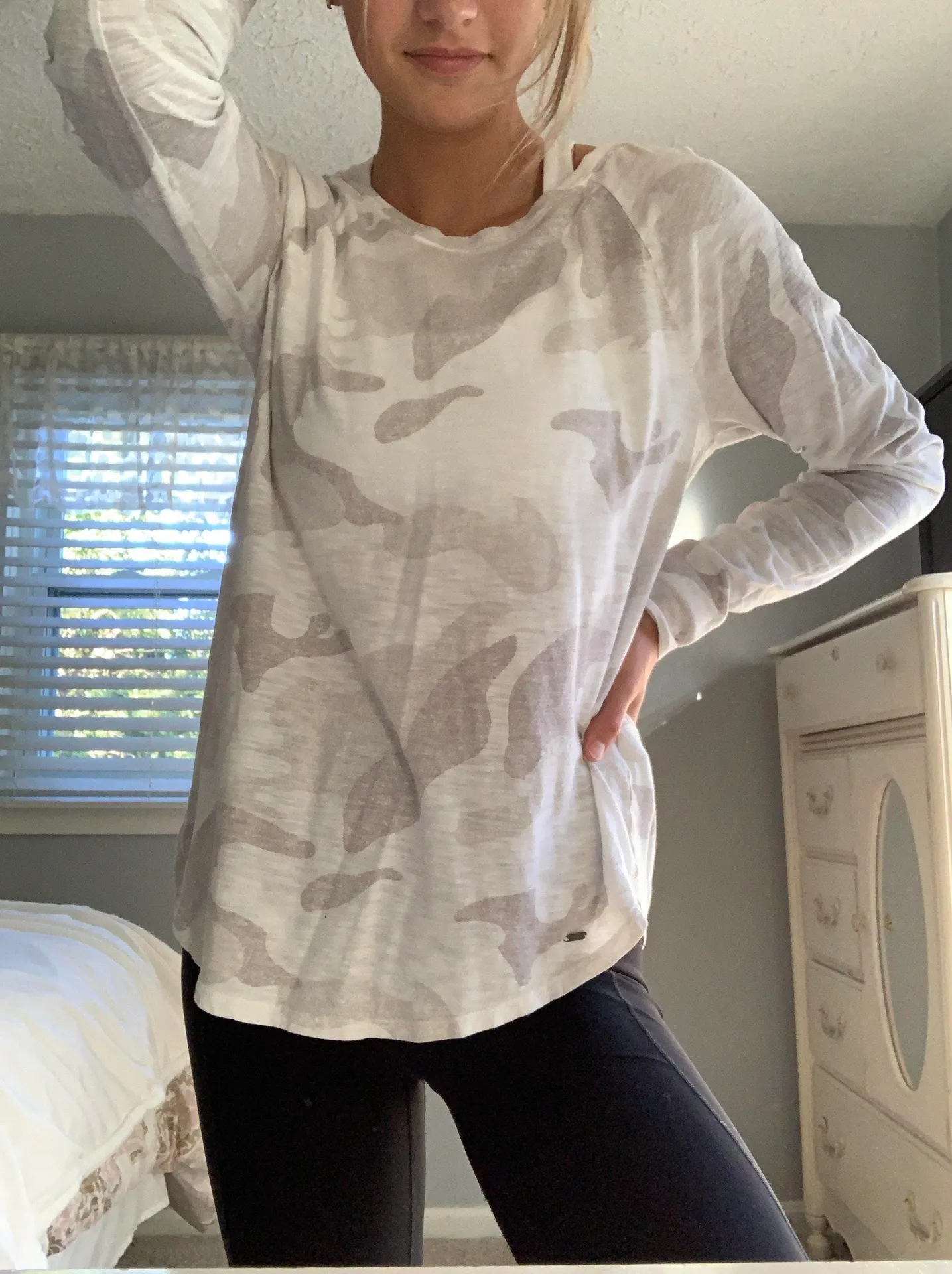 White And Gray Camo Long Sleeve Size M - Image 2