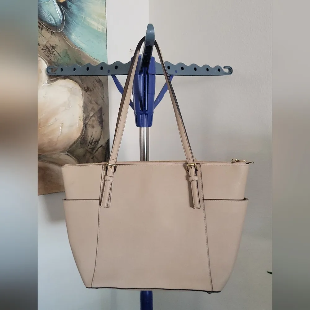 Michael Kors Jet Set Large Beige Top Zipper Tote Bag Tan - Image 7